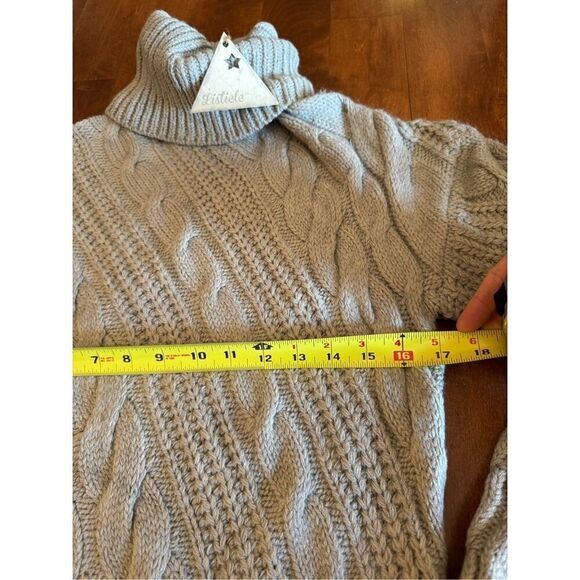 New w tags woman’s Listicle chunky knit sweater - Picture 4 of 5